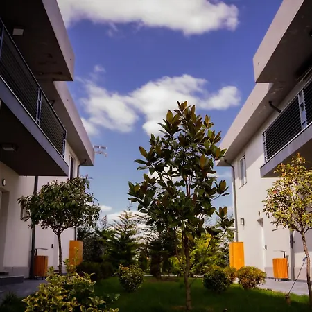 Daire Family-friendly Apartment, 2 Bedroom And Living Area & Balcony, With Garden Access, Donilads - Everywhere, Relax & Nature Escape