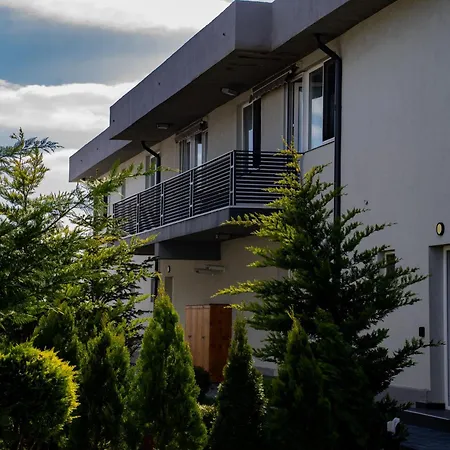 Family-friendly Apartment, 2 Bedroom And Living Area & Balcony, With Garden Access, Donilads - Everywhere, Relax & Nature Escape Două Mai