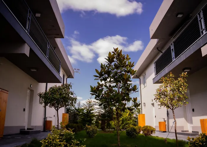 Daire Family-friendly Apartment, 2 Bedroom And Living Area & Balcony, With Garden Access, Donilads - Everywhere, Relax & Nature Escape