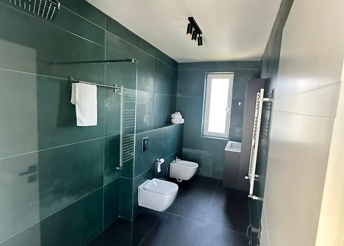 Daire Family-friendly Apartment, 2 Bedroom And Living Area & Balcony, With Garden Access, Donilads - Everywhere, Relax & Nature Escape Două Mai