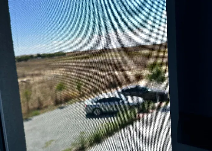 Daire Family-friendly Apartment, 2 Bedroom And Living Area & Balcony, With Garden Access, Donilads - Everywhere, Relax & Nature Escape *