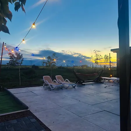 Family-friendly Apartment, 2 Bedroom And Living Area & Balcony, With Garden Access, Donilads - Everywhere, Relax & Nature Escape *